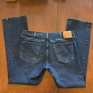 Levi 527. Size 38x34